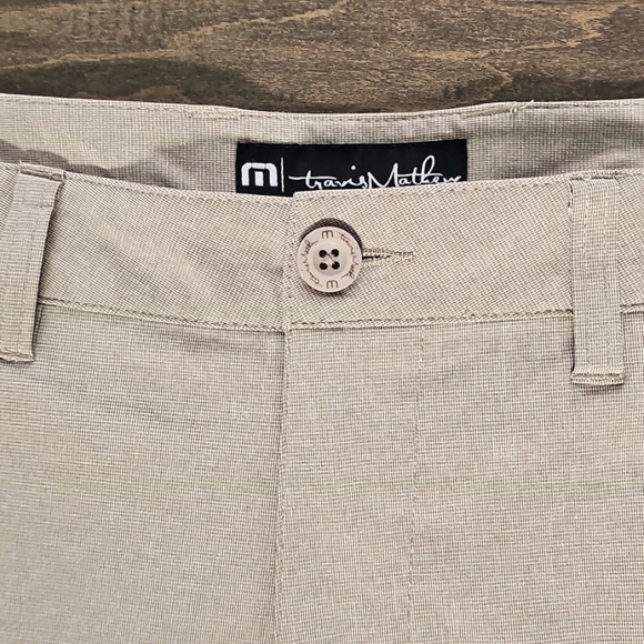 Travis Mathew Light Beige Flat Front Shorts sz 38 - Picture 2 of 7